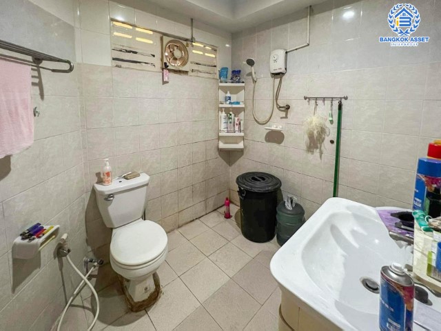 *****บ้านเดี่ยวมือสองย่านกรุงเทพฯ ม.เปรมฤทัย3 กาญจนาภิเษก เนื้อที่กว้างขวางถึง 50 ตร.ว. ฟังก์ชัน 3 ห้องนอน 2 ห้องน้ำ ที่จอดรถ 2 คัน เฟอร์นิเจอร์บิ้วท์อินครบ บนทำเลเชื่อมต่อรถไฟฟ้าสายสีชมพู "สถานีวงแหวนตะวันออก" และทางด่วน "กาญจนาภิเษก(วงแหวนรอบนอก)"